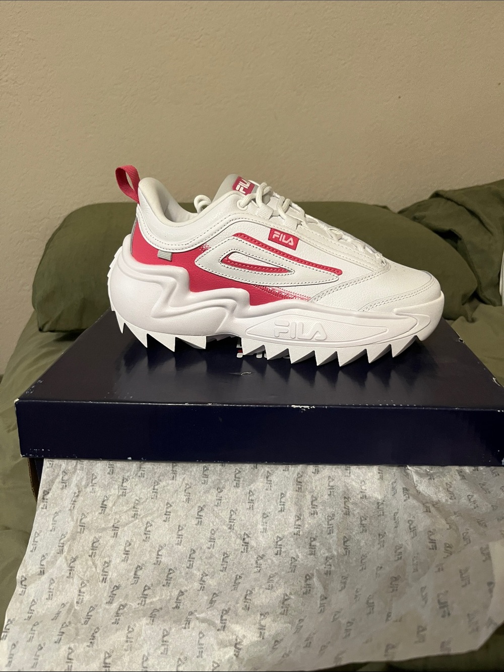 FILA Women’s White and Pink Trailbreaker Chunky Sneakers - Picture 2 of 3
